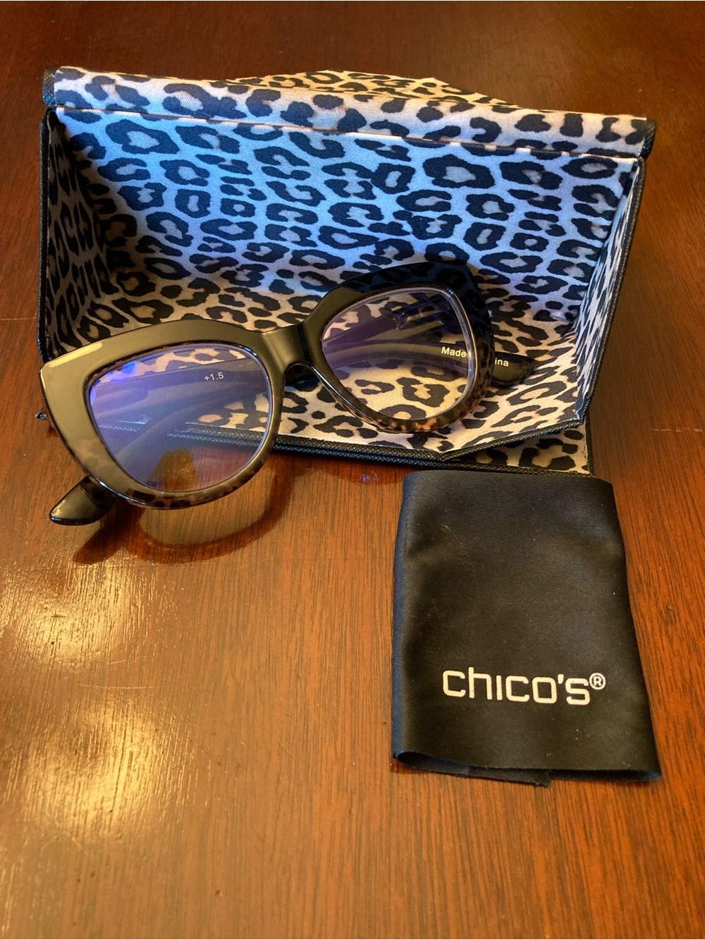 Chico’s Black & Leopard print Cat-Eye reading classes +150 w/ matching case